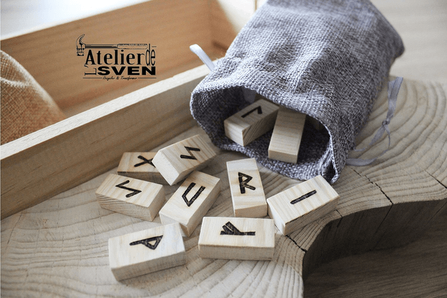 Jeu de Runes Divinatoire